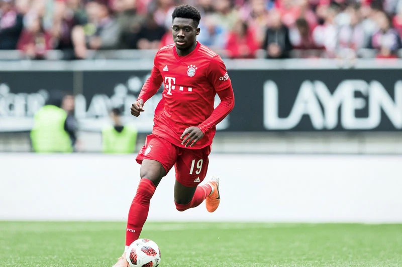 Hậu vệ trái: Alphonso Davies (Bayern Munich, định giá chuyển nhượng: 72 triệu bảng). 