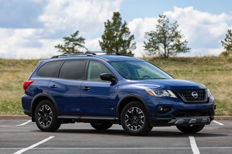 6. Nissan Pathfinder 2020 (giá khởi điểm: 31.680 USD).