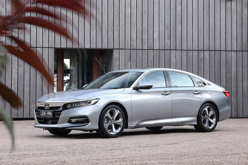 6. Honda Accord 2020 (điểm số: 8,3/10, giá khởi điểm: 24.020 USD).