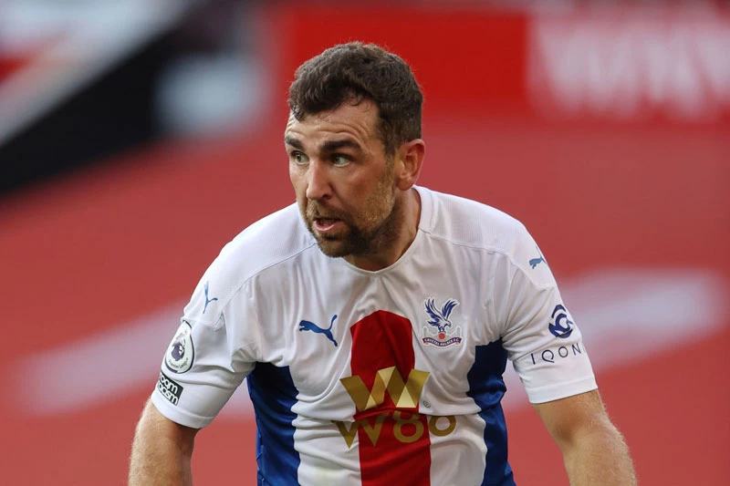 Tiền vệ trung tâm: James McArthur (Crystal Palace).