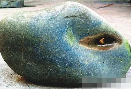 bí ẩn những hòn đá có sự sốngHòn đá kỳ lạ có hốc mắt và biết khóc tại Trung Quốc