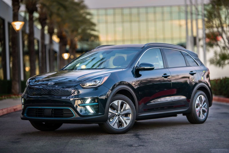 7. Kia Niro EV 2020 (giá khởi điểm: 39.090 USD, quãng đường di chuyển mỗi lần sạc đầy pin: 385 km).