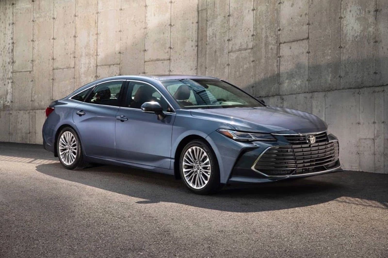 7. Toyota Avalon 2020 (điểm số: 8,3/10, giá khởi điểm: 35.875 USD).