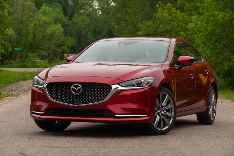 8. Mazda6 2020 (điểm số: 8,2/10, giá khởi điểm: 24.100 USD).