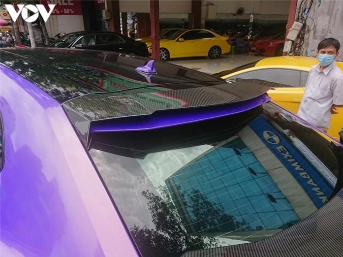 kham pha sieu suv lamborghini urus gia 20 ty dong dan mau tim doc dao hinh 7