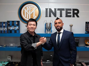 CHÍNH THỨC: Barca bán Vidal cho Inter với giá 'không thể tin nổi'