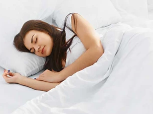 Trước khi đi ngủ có 4 thứ phải cởi ra, 4 thứ phải mặc vào mà chị em phụ nữ cũng nên biết sớm