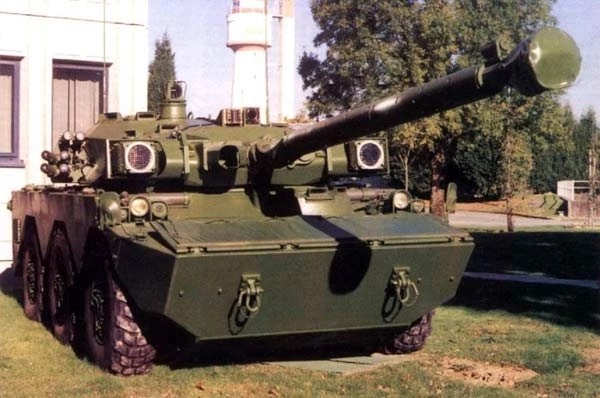 Xe tăng bánh lốp AMX-10RC lắp hệ thống phòng vệ chủ động Shtora-1 của Nga. Ảnh: Topwar.
