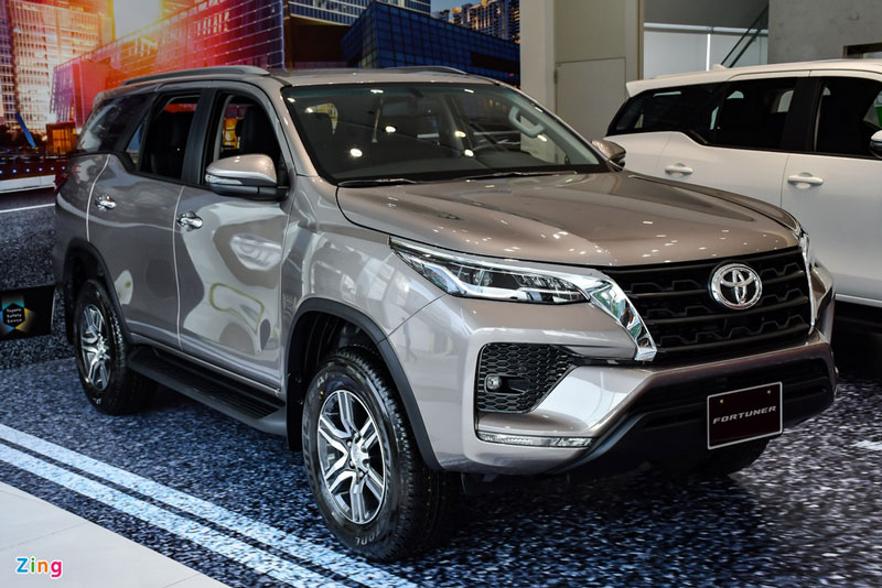 Cận cảnh Toyota Fortuner 2021 tại Việt Nam
