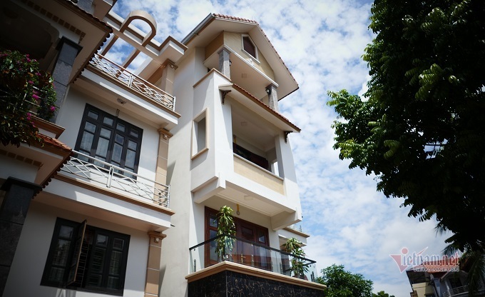 Gia đình ở Hà Nội thành tỷ phú, xây biệt thự, mua ô tô từ lò ấp trứng gà