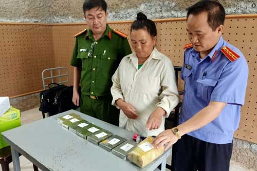 Hai đối tượng mua 7 bánh heroin và hàng nghìn viên ma túy ở biên giới Việt - Lào