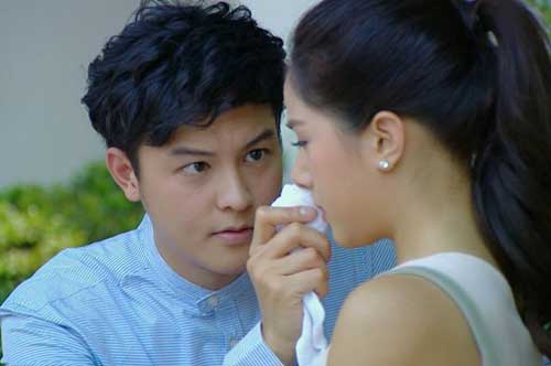 Phát hiện "bí mật chôn giấu" của chồng cũ qua lọ nước hoa trên bàn