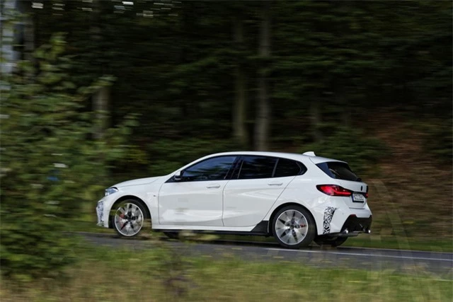 BMW sắp ra mắt xe nhỏ cạnh tranh Honda Civic, đánh thẳng vào phân khúc phổ thông - Ảnh 1.
