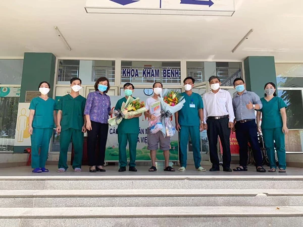 Sáng 23/9, bệnh nhân Covid-19 cuối cùng trên địa bàn TP Đà Nẵng đã được Bệnh viện dã chiến Hòa Vang cho xuất viện