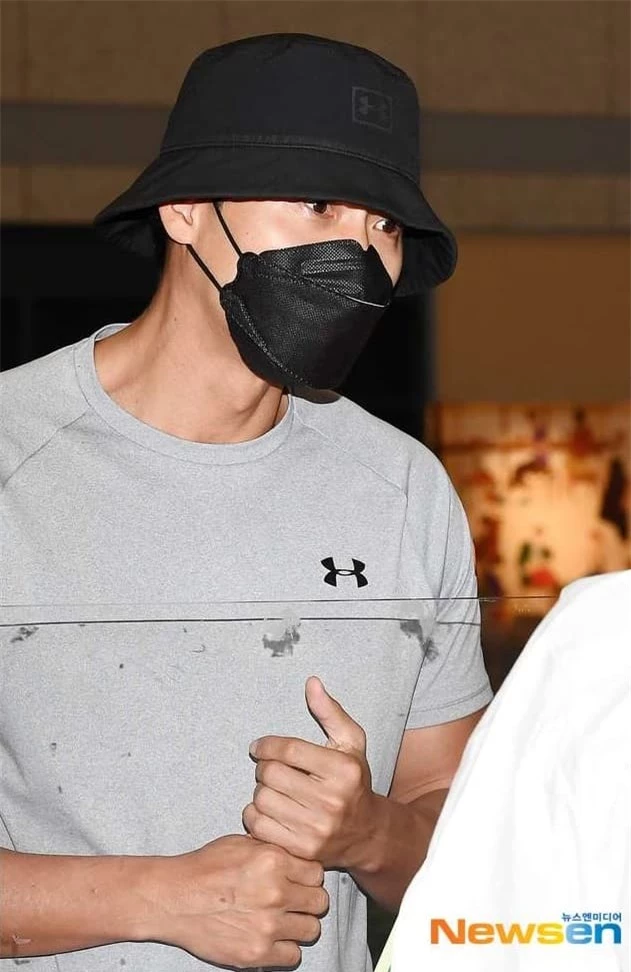 Hình ảnh Hyun Bin trở về Hàn Quốc từ Jordan bất ngờ tố cáo anh đã đính hôn, thực hư là gì? 1