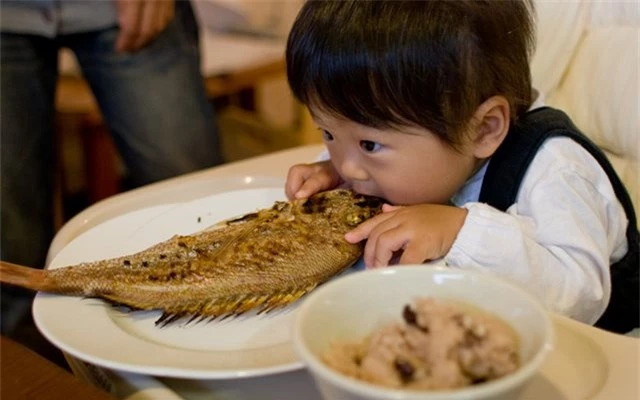 Trẻ hóc xương cá có thể cho bé ăn chuối để xử lý