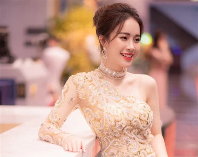 Nhan sắc xinh đẹp của nữ MC 'Bữa trưa vui vẻ' quyết thi Hoa hậu Việt Nam 2020 9