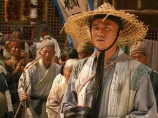 Thiên kim tiểu thư bị cha ép làm vợ bé của gã ăn mày, ai ngờ 20 năm sau người chồng nghèo khó ấy lại trở thành Hoàng đế
