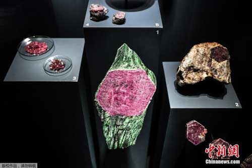 Mục sở thị buổi trưng bày "kho báu" đẹp tới mức đáng kinh ngạc tại Pháp