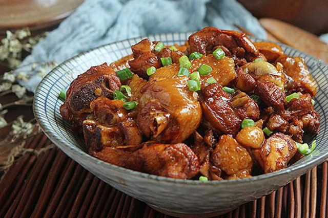 Om thịt gà với thứ này đảm bảo gà thơm ngon, vị thơm hấp dẫn