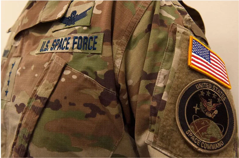 Đồng phục chiến đấu của Lực lượng Không gian Mỹ.