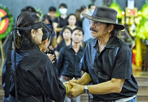 Nhiều nghệ sĩ nghẹn ngào tiễn biệt nhạc sĩ Phó Đức Phương