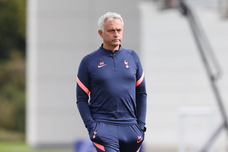 Mourinho bóng gió chuyện rời Tottenham, hé lộ kế hoạch bất ngờ ở tương lai