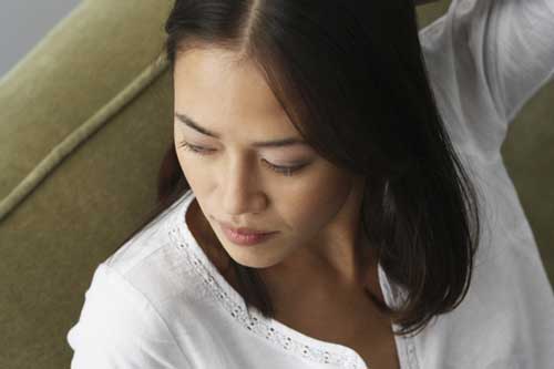 Chồng mất, người phụ nữ ở vậy nuôi hai con riêng của chồng, bất ngờ vợ cũ quay về đòi con