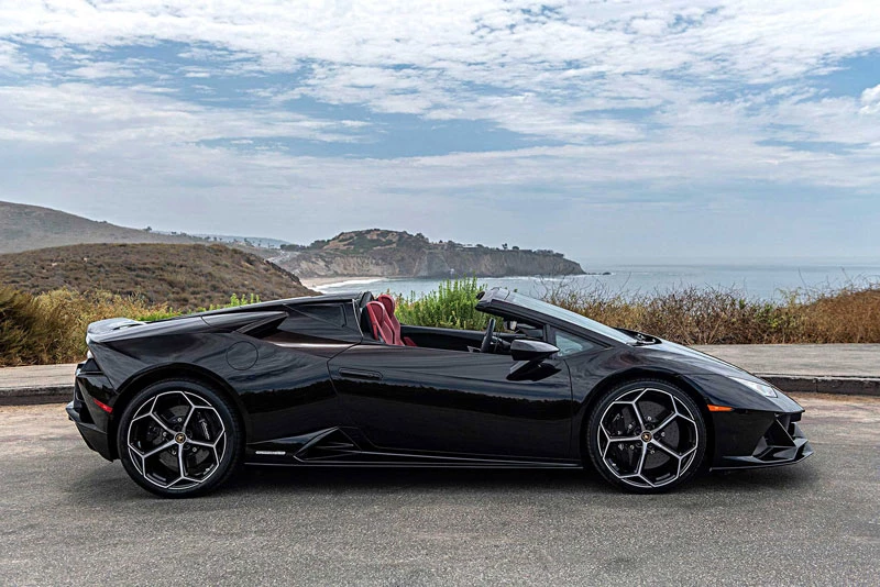 13. Lamborghini Huracan Spyder 2020 (giá ước tính: 270.000 USD).