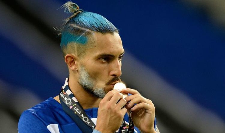 MU chốt hợp đồng thứ 2, ký 5 năm với Alex Telles