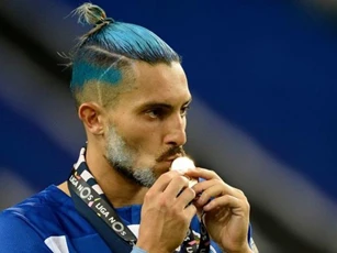 MU chốt hợp đồng thứ 2, ký 5 năm với Alex Telles