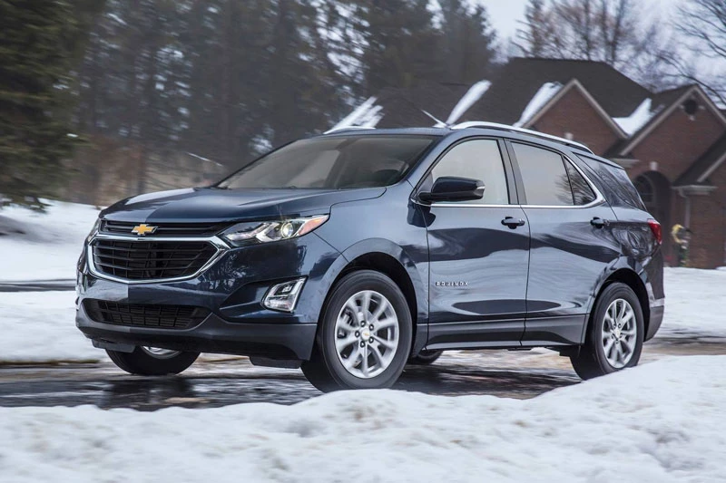 2. Chevrolet Equinox 2021 (giá khởi điểm: 23.800 USD).