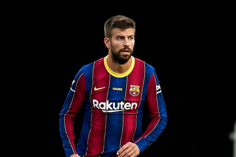 Trung vệ: Gerard Pique.