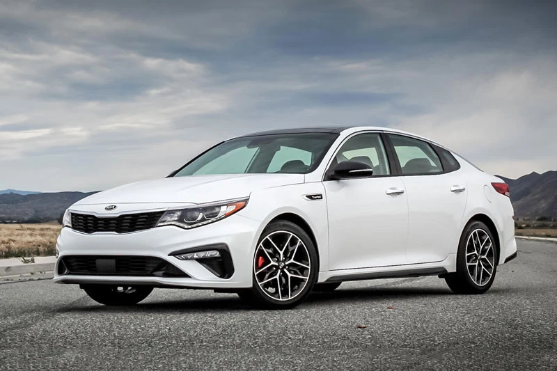 4. Kia Optima 2020 (đánh giá độ tin cậy: 4,5/5, giá khởi điểm: 23.390 USD).