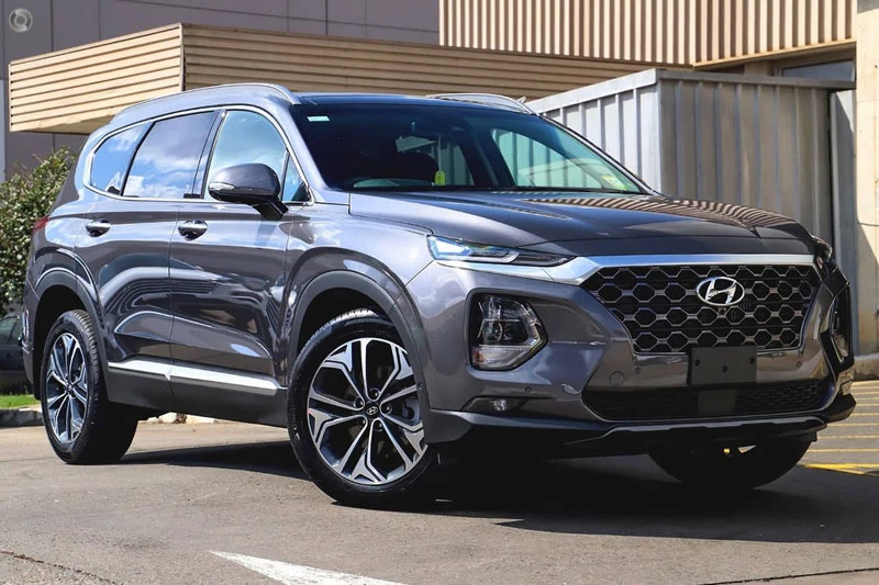 5. Hyundai Santa Fe 2020 (đánh giá độ tin cậy: 4,5/5, giá khởi điểm: 26.125 USD).