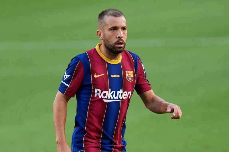 Hậu vệ trái: Jordi Alba.