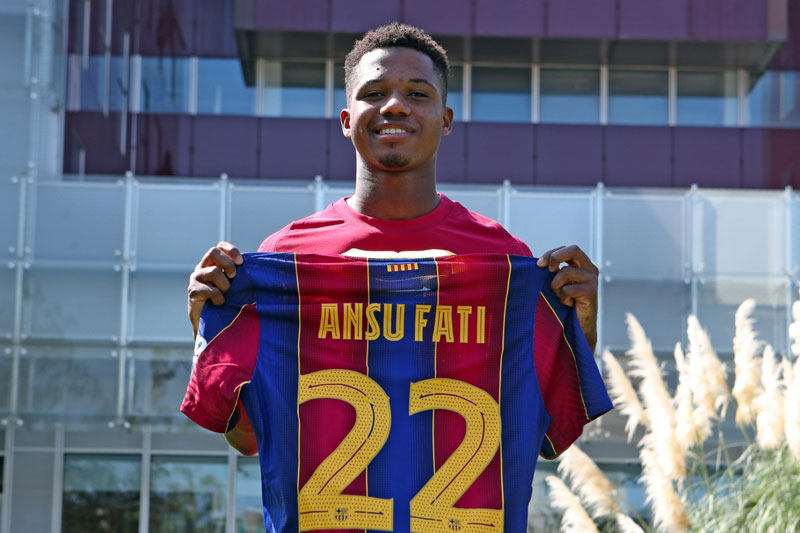 Ansu Fati gia hạn hợp đồng với Barca, lấy số áo 22 của Vidal