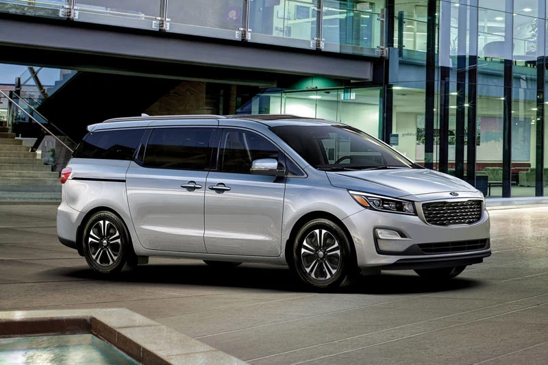 6. Kia Sedona 2020 (đánh giá độ tin cậy: 4,5/5, giá khởi điểm: 27.600 USD).