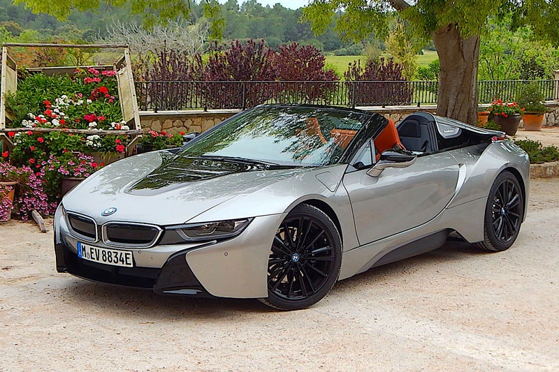 6. BMW i8 Roadster 2020 (giá khởi điểm: 163.300 USD).