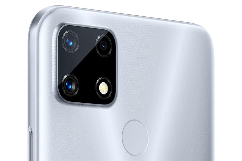 Cận cảnh smartphone pin 6.000 mAh, sạc 18W, 3 camera sau, RAM 4 GB, giá sốc