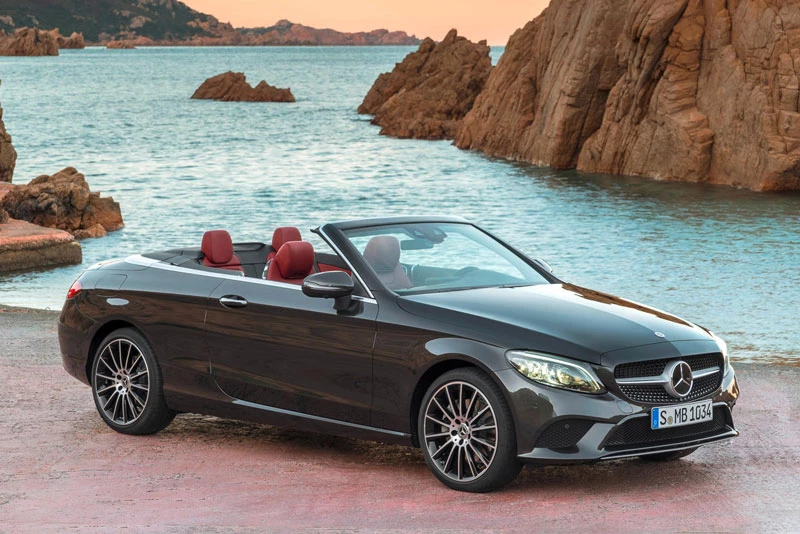 9. Mercedes-Benz C-Class Cabriolet 2020 (giá khởi điểm: 55.950 USD).