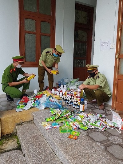 Lào Cai: Thu giữ 109 kg dạng bột và 20,84 lít dạng lỏng thuốc bảo vệ thực vật không rõ nguồn gốc