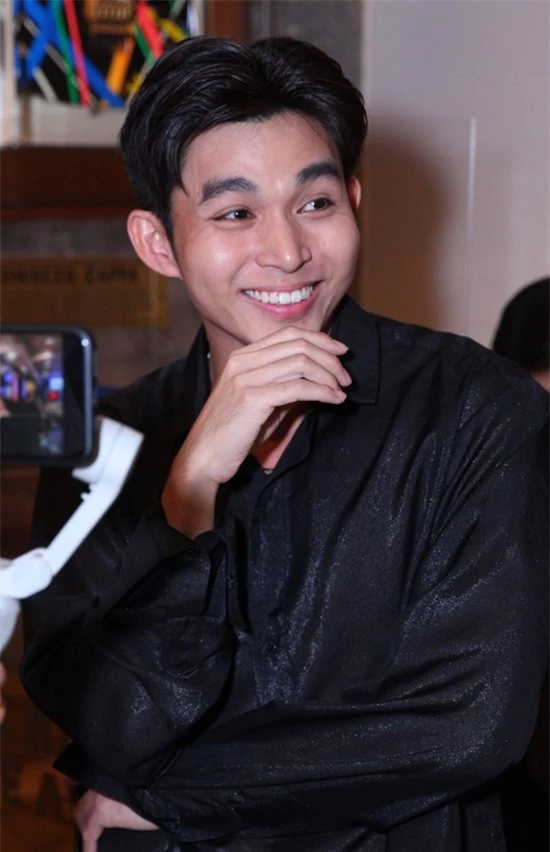 Jun Phạm ấn tượng với khả năng vừa hát vừa sáng tác nhạc cho Voi Biển Band của Trương Thế Vinh.