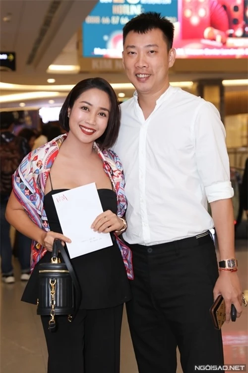 MC - diễn viên Ốc Thanh Vân đi chung với ông xã.