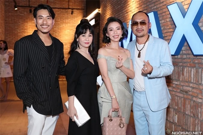 Vợ chồng Cát Phượng - Kiều Minh Tuấn hội ngộ vợ chồng diễn viên, nhà sản xuất Thu Trang - Tiến Luật.