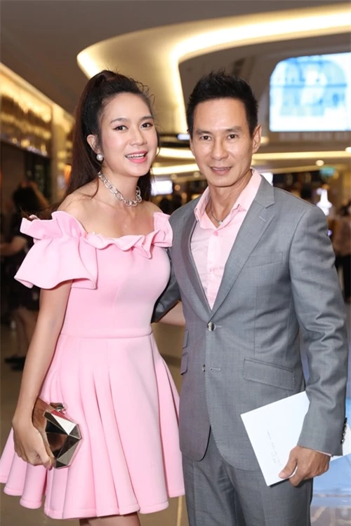 Vợ chồng đạo diễn Lý Hải - nhà sản xuất Minh Hà cùng nhiều tên tuổi của showbiz Việt cũng có mặt chung vui cùng đoàn phim Ròm.