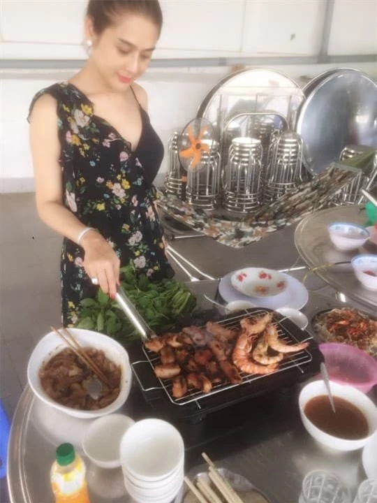Lâm Khánh Chi nấu ăn 2