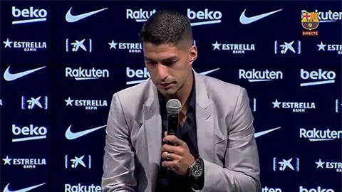 Suarez khóc nghẹn trong họp báo chia tay Barca