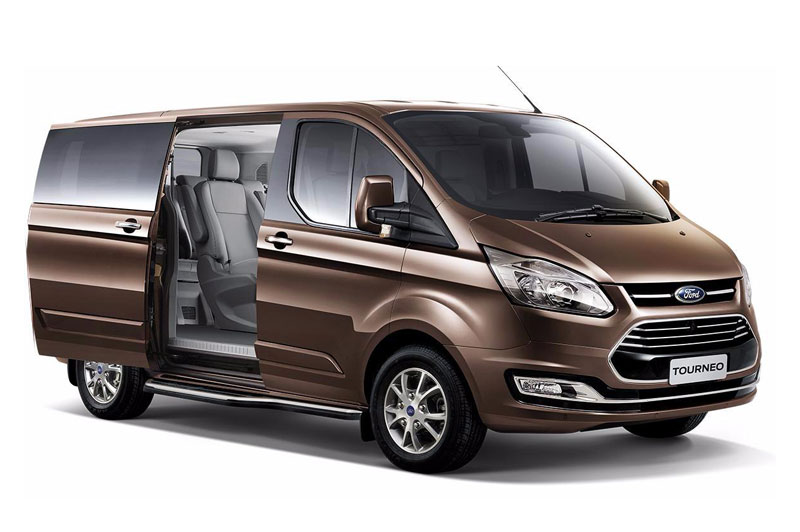 Ford Tourneo giảm giá 60 triệu đồng để cứu vãn doanh số