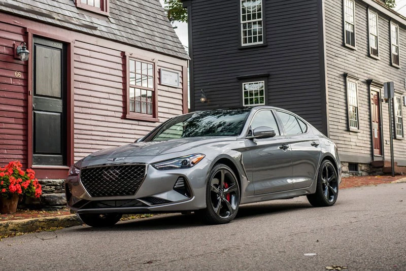 1. Genesis G70 2020 (giá khởi điểm: 35.450 USD).